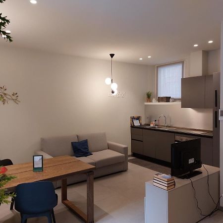The 6 Apartments Римини Екстериор снимка