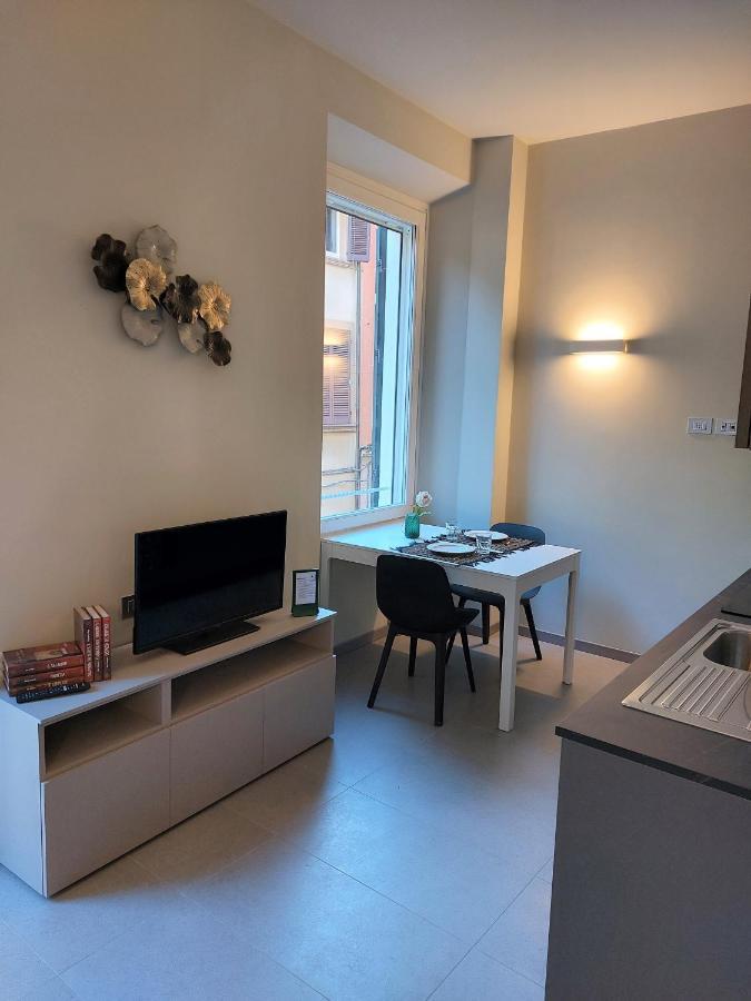 The 6 Apartments Римини Екстериор снимка