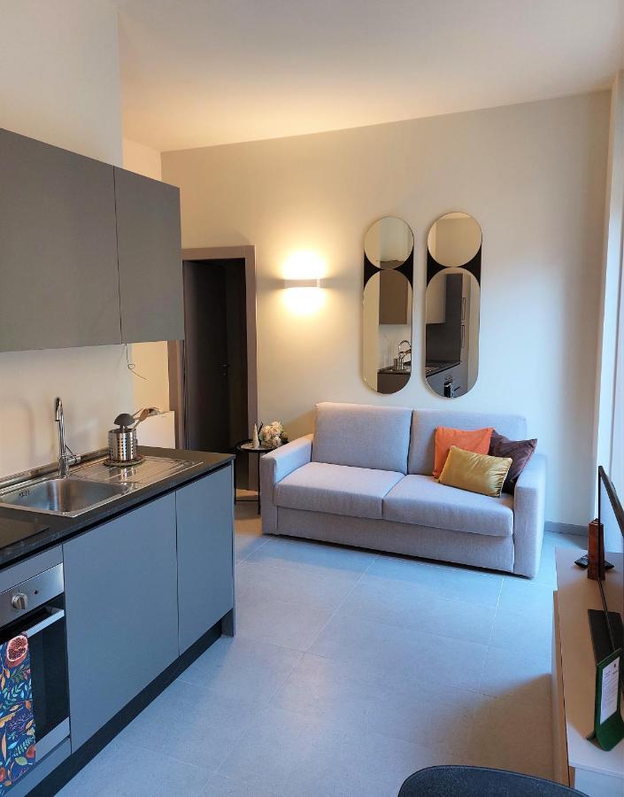 The 6 Apartments Римини Екстериор снимка