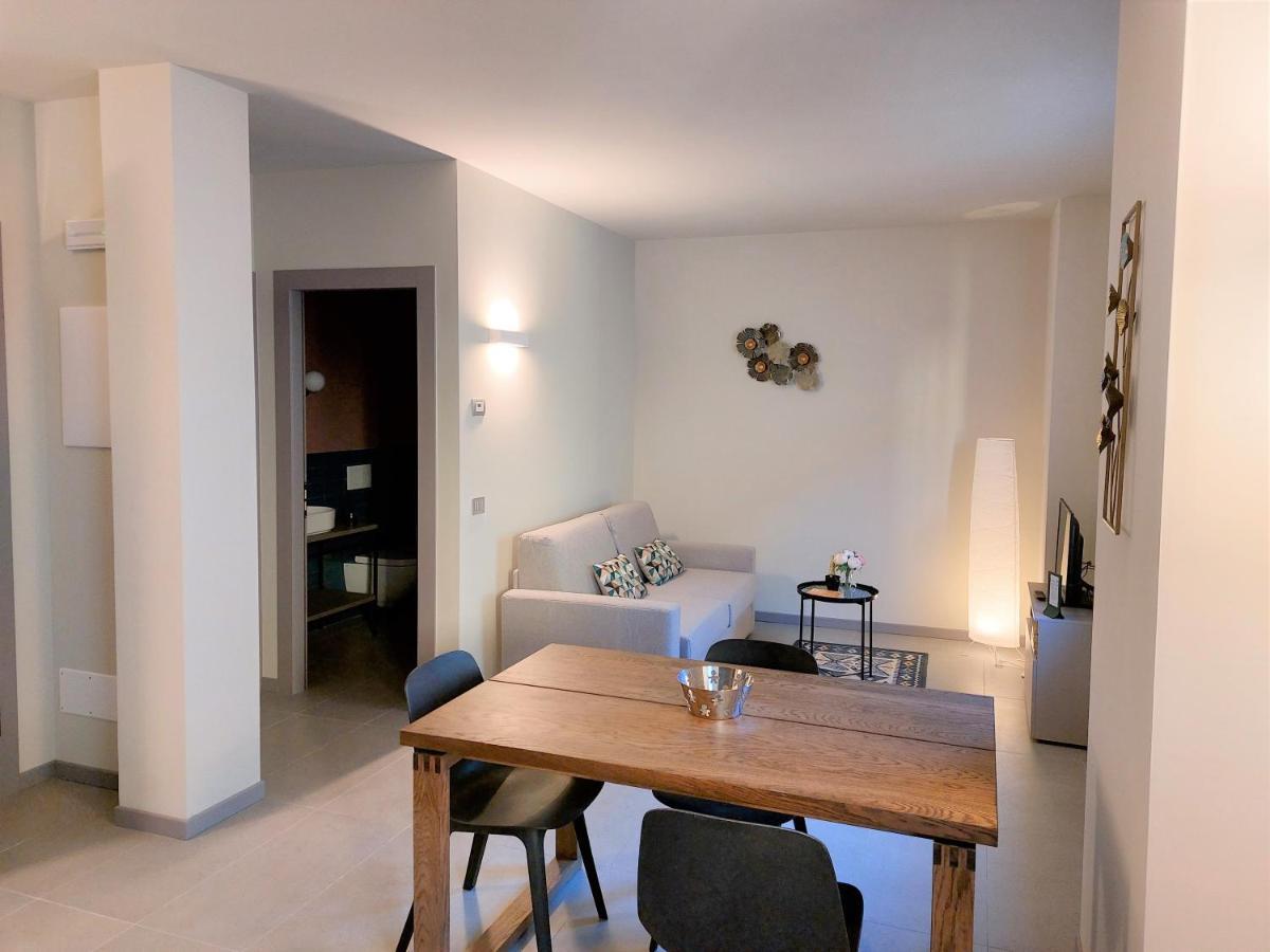 The 6 Apartments Римини Екстериор снимка