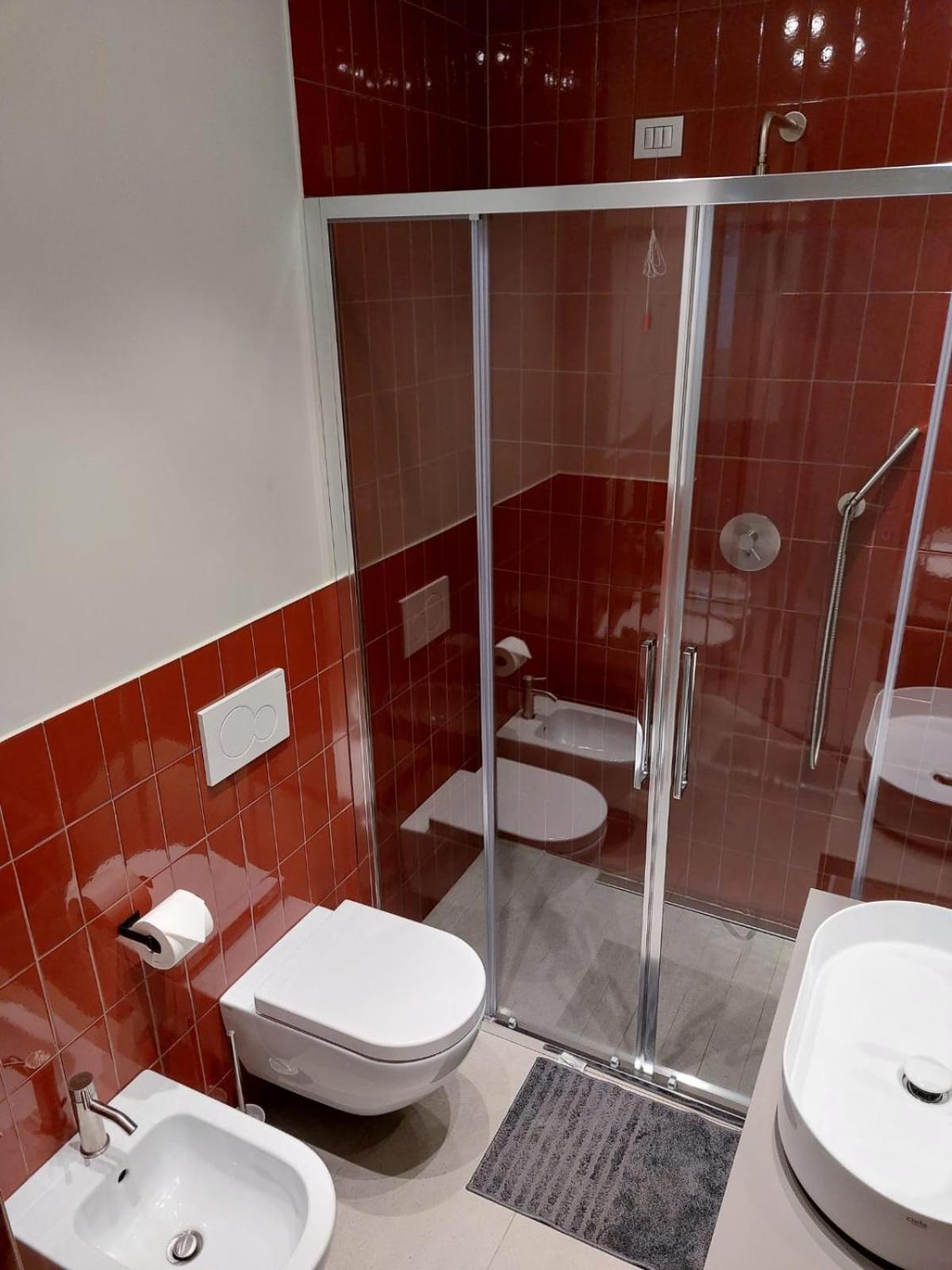 The 6 Apartments Римини Екстериор снимка